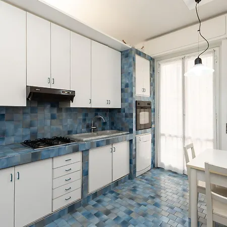 3 Min - 15 Min Centro Citta ジェノヴァ