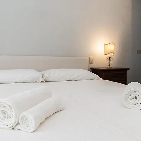 3 Min - 15 Min Centro Citta * ジェノヴァ